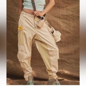 FREE PEOPLE Beige Cargo Pants -XS